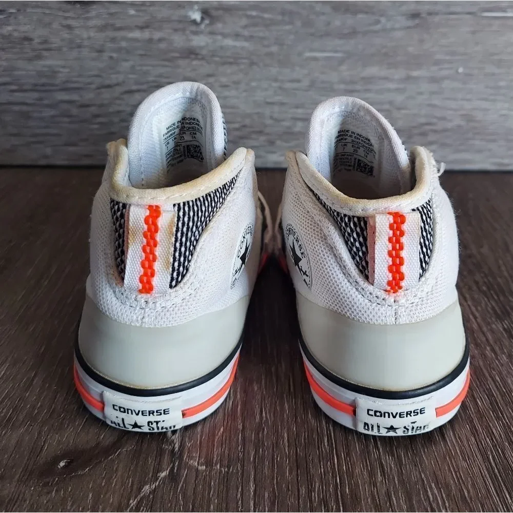Converse Kids White High Top Sneakers Size 7